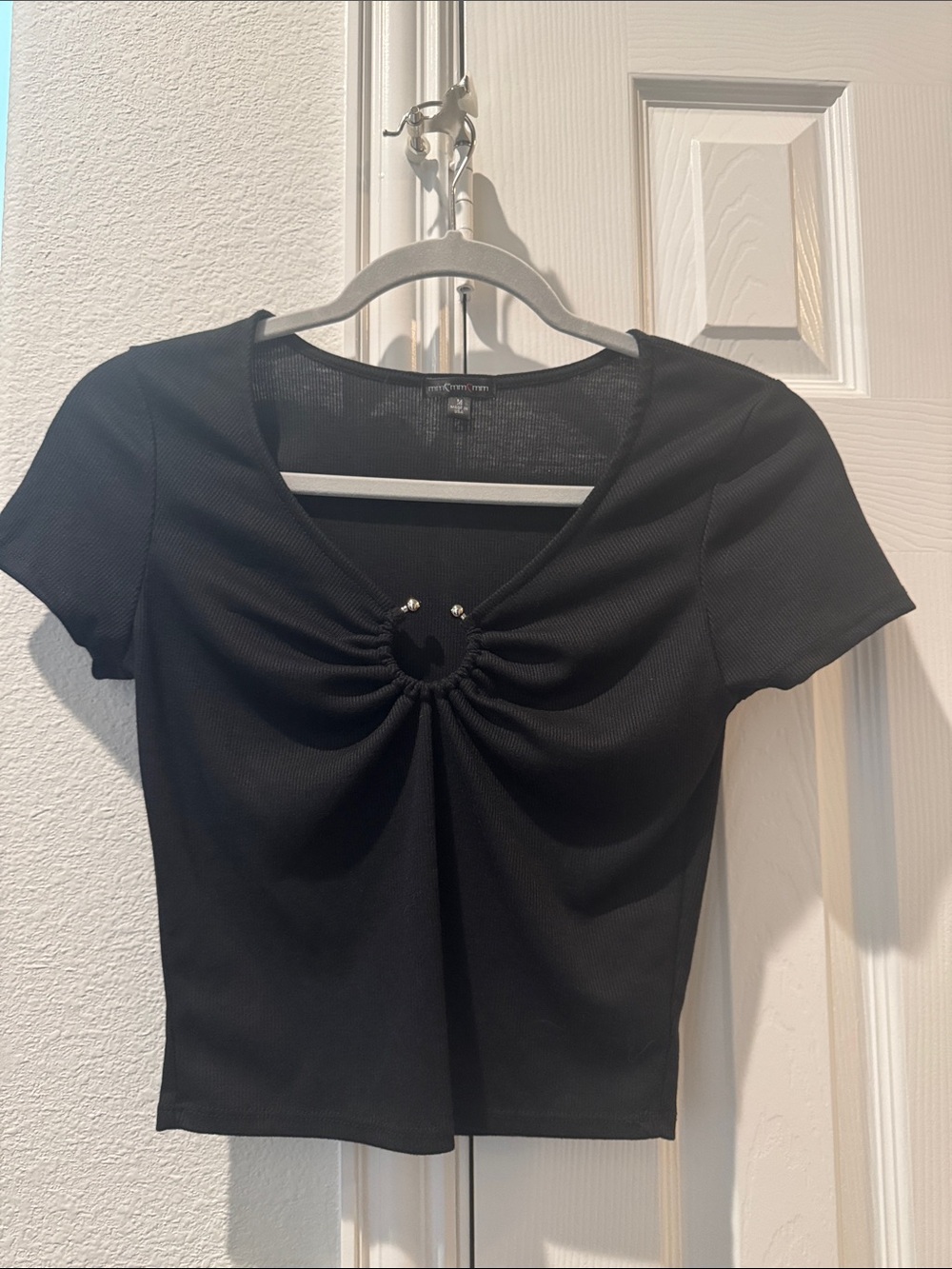 Black Short-Sleeve Ring-Front Crop Top